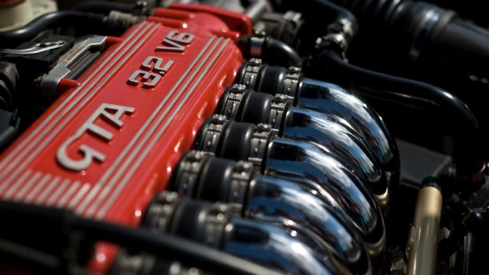 Η ιστορία του ατμοσφαιρικού Busso V6 ξεκίνησε αρκετά πριν από το 2003, πέρασε από αρκετά στάδια και στην τελευταία του μορφή επιλέχθηκε για τις 147 GTA και 156 GTA.

